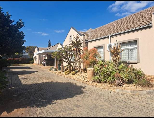 2 BEDROOM TOWNHOUSE FOR SALE IN ANNLIN